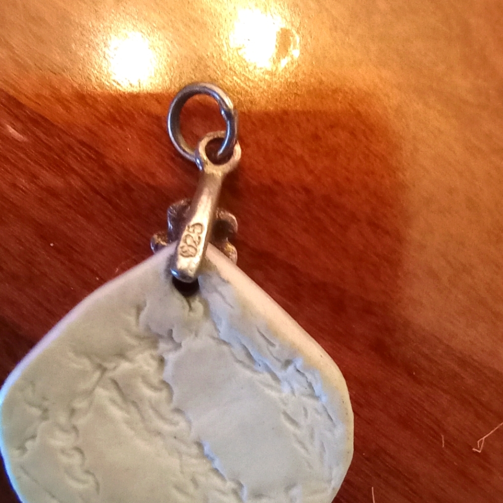 Small ceramic pendant on 925 clasp - Picture 2 of 4